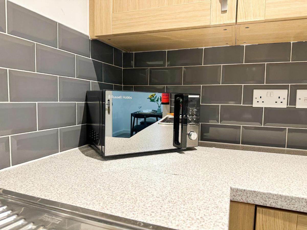 Luxury 2 Bedroom City Centre Apartment - Secure Parking - Amazing Location! Canterbury Exterior photo